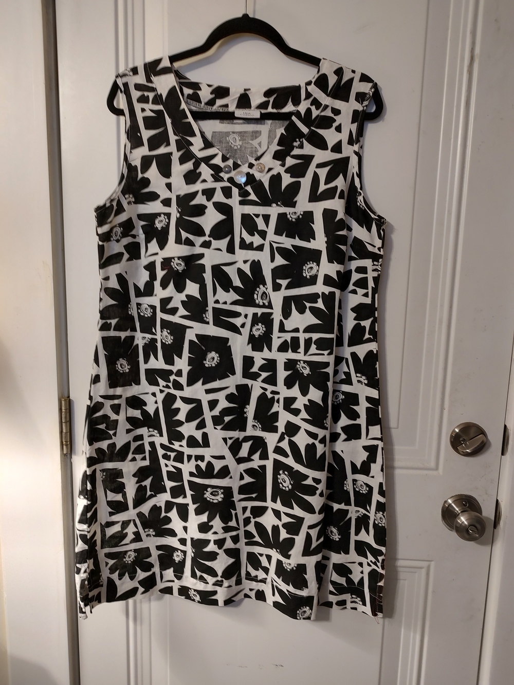 Hot Cotton Black & White Floral Geometric Sleeveless Dress